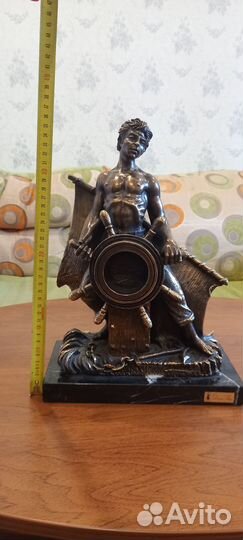 Статуэтка часы