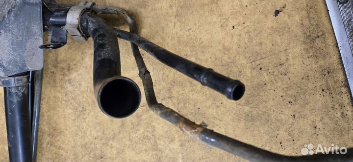 Горловина топливного бака Toyota auris e150