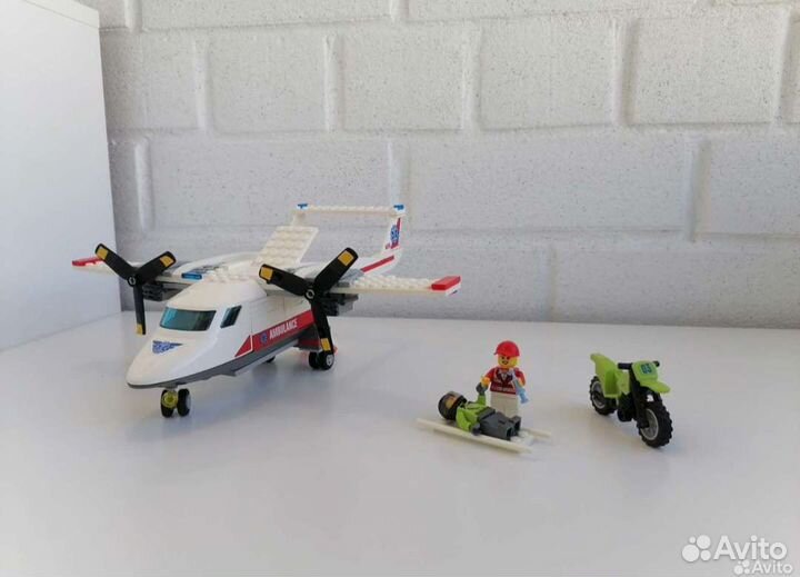 Lego city 60116 Самолёт скорой помощи
