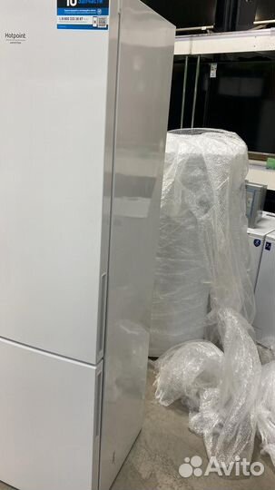 Холодильник Hotpoint-Ariston HS 3200W