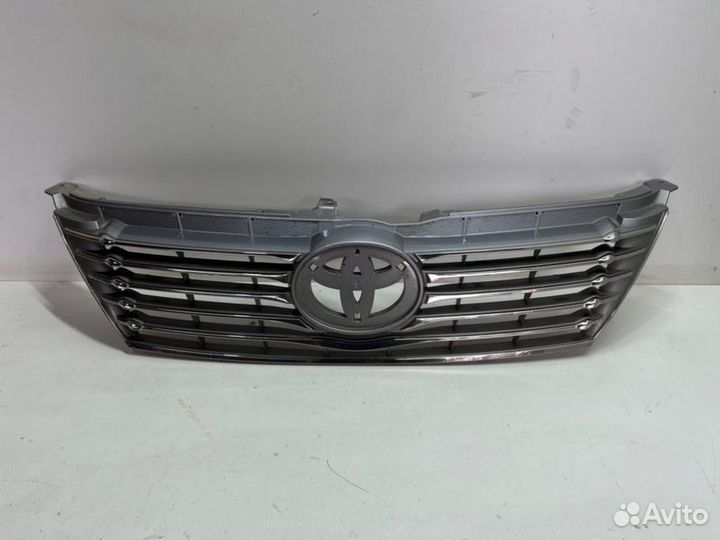 Решетка радиатора передняя Toyota Camry V50
