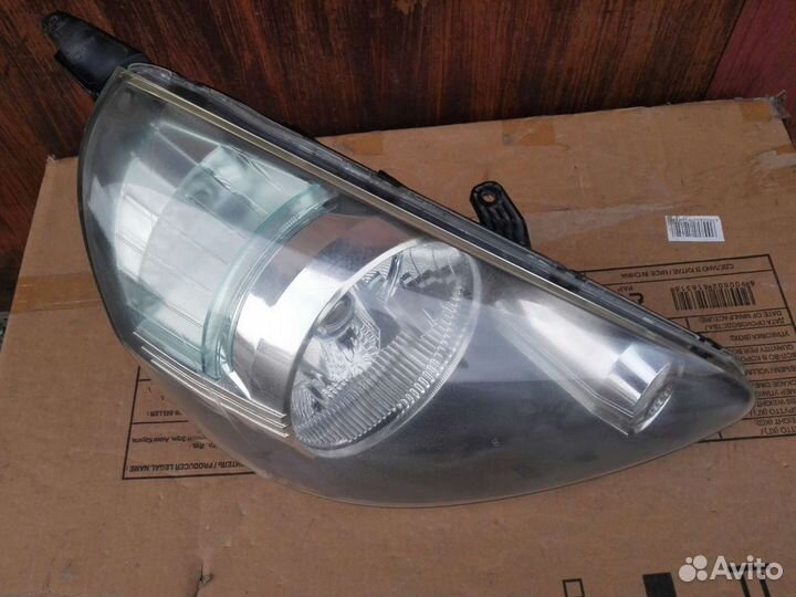 Фара хонда фит правая
