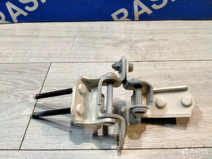 Петля двери задняя правая Toyota Mark Ii JZX100