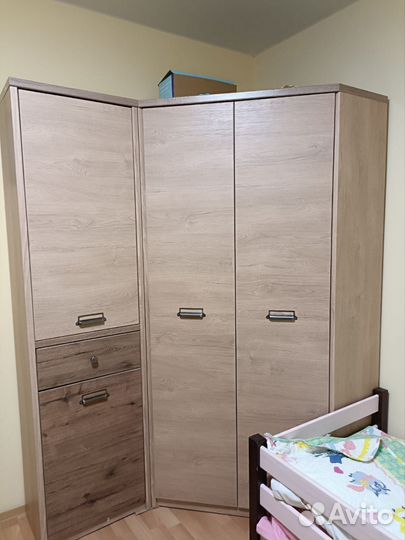 Угловой шкаф для одежы