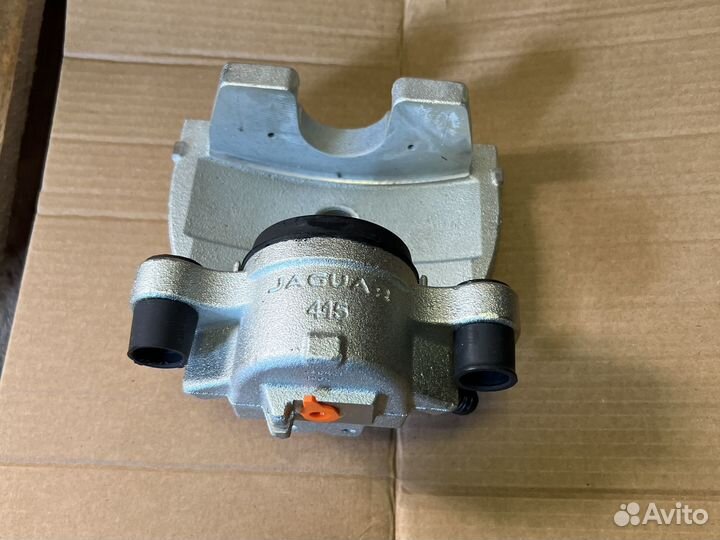 Суппорт передний правый Range Rover Velar lr150624