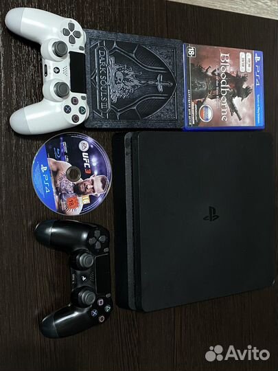 Sony PS4 Slim 1tb + 2 геймпада и UFS-3