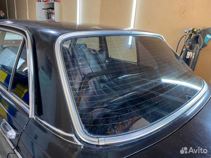 Заднее ветровое стекло Mercedes W123