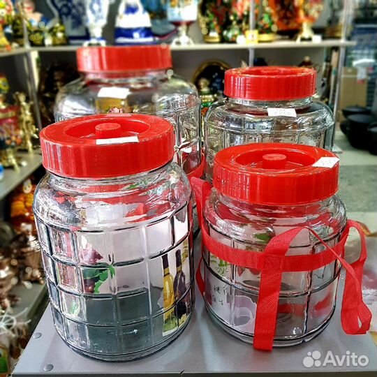Банки стеклянные гидрозатворами большие закручив