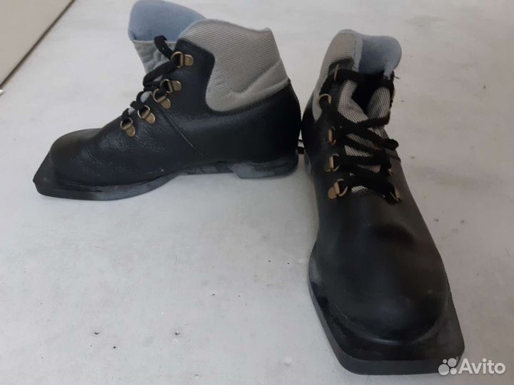 Лыжные ботинки, размер 35