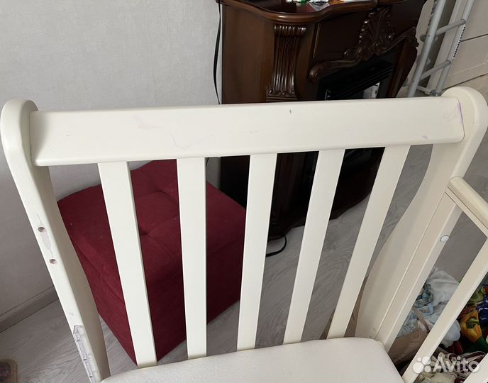 Детская кроватка с продольным маятником