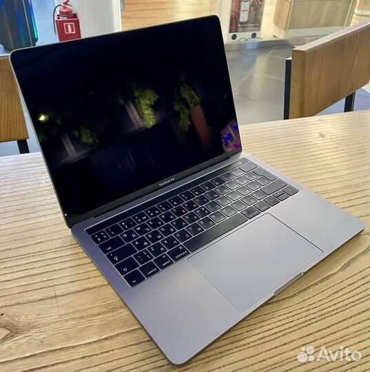 Macbook Pro 13 Touch Bar 8/256gb