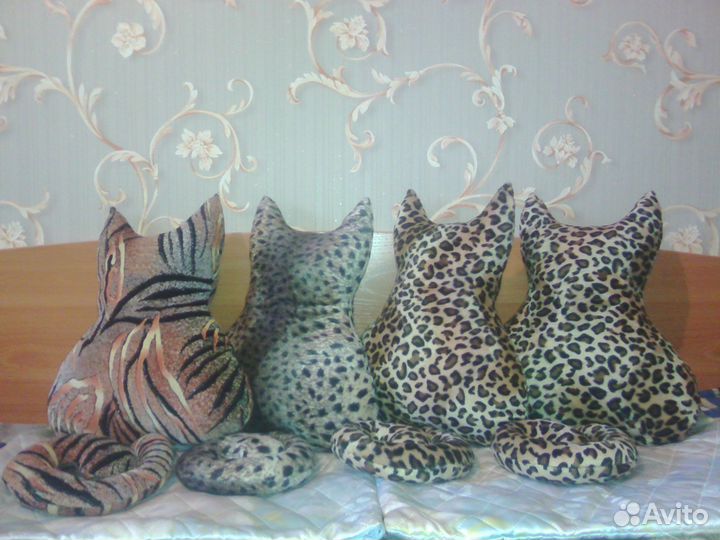 Семейство котиков декоративные подушки новые
