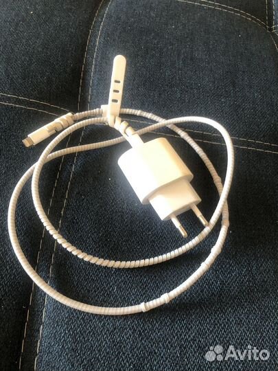 Зарядка на iPhone 13