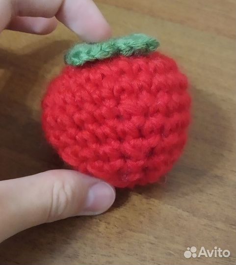 Вязаная клубника