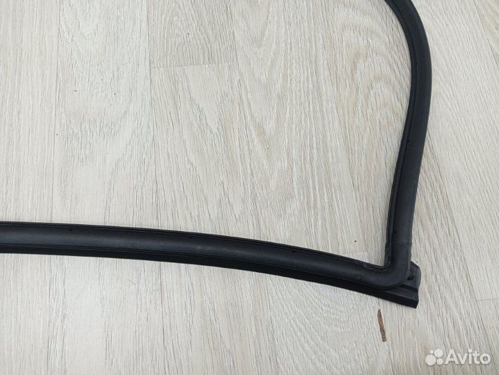 Уплотнитель двери передний левый Hyundai Ix35