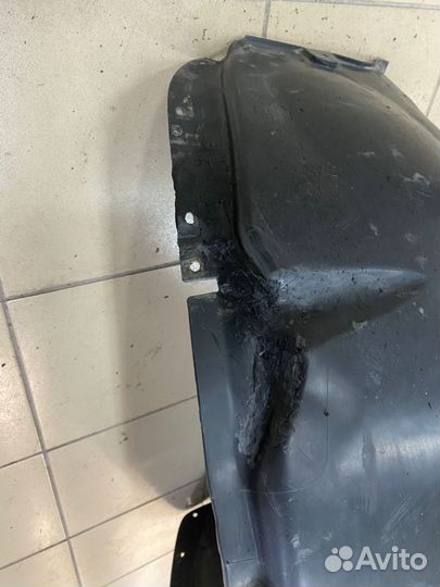 Подкрылок передний левый Вольво хс70