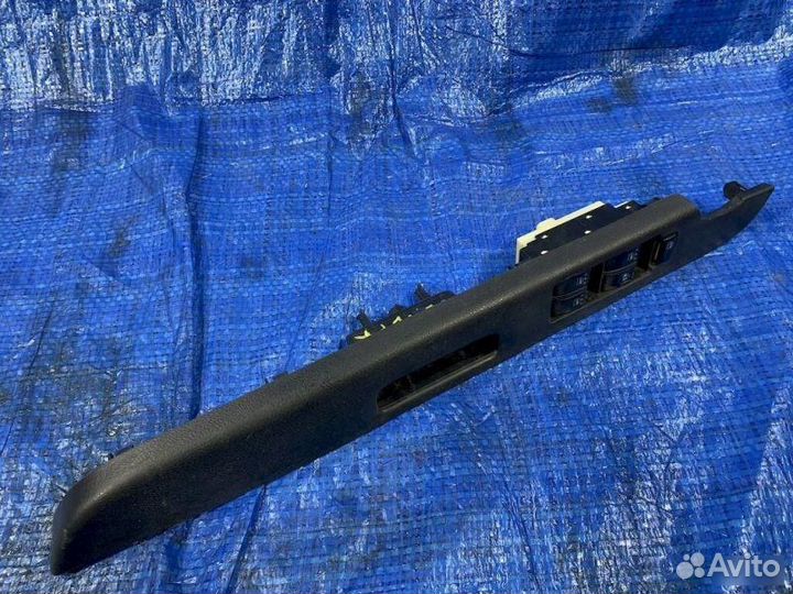 Блок упр. стеклоподьемниками передний правый