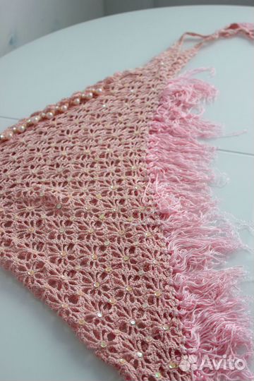 Вязаный платок с бусинами