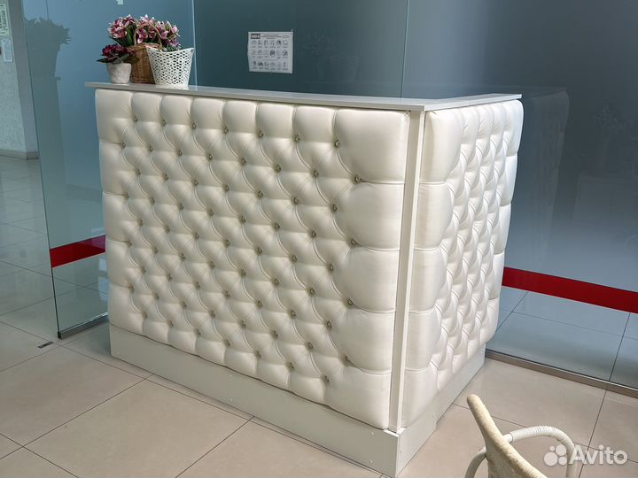 Стойка ресепшн