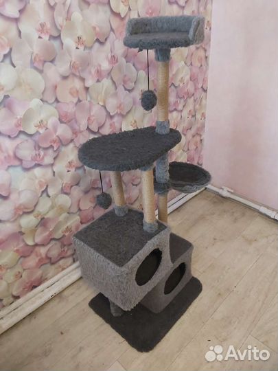 Кошачий домик с когтеточкой