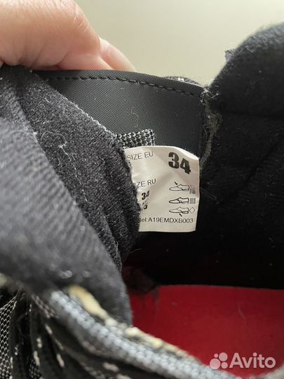 Лыжные ботинки и лыжи