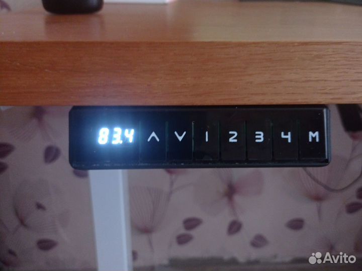 Компьютерный стол регулируемый по высоте