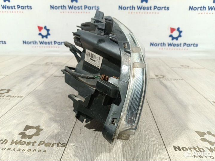 Фара передняя левая Toyota Auris (E150) хэтчбек