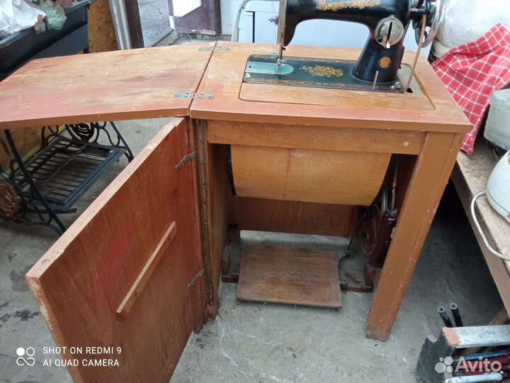 Швейная рабочая ножная машинка пмз