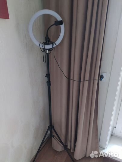 Кольцевая лампа со штативом