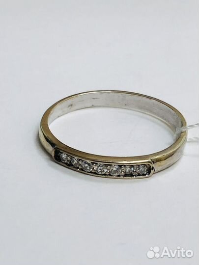 Золотое кольцо с бриллиантом