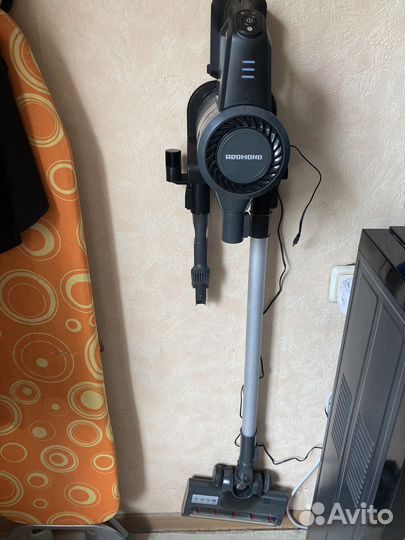 Пылесос вертикальный беспроводной redmond RV-UR362