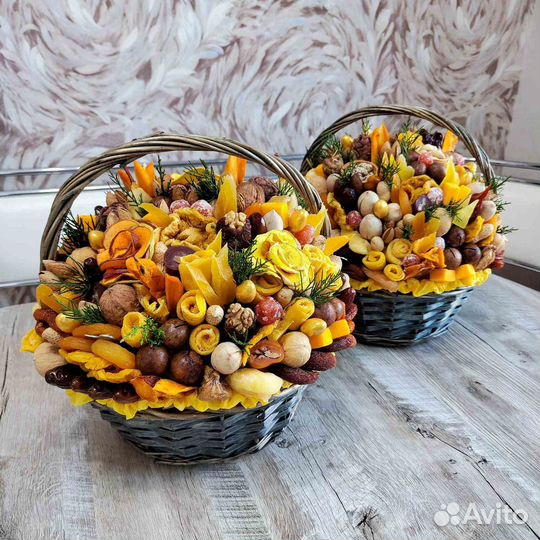 Колбасный мужской букет, корзина из сухофруктов