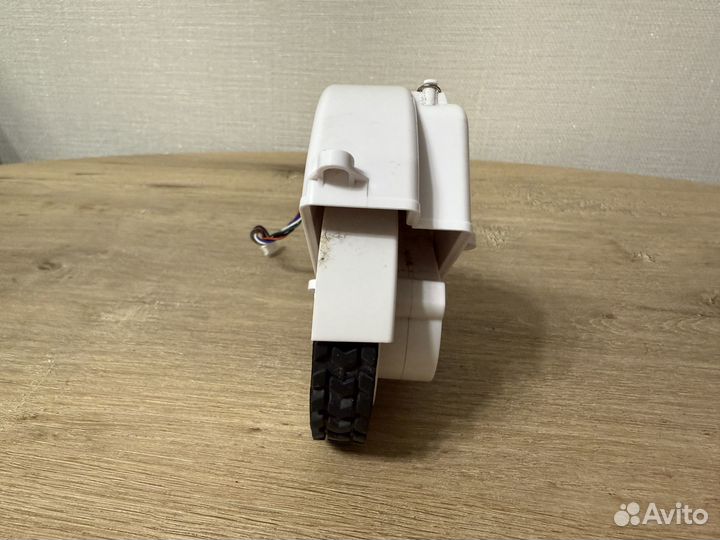 Колесо правое R Mi Robot Vacuum-Mop Essential