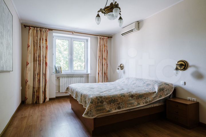 Коттедж 420 м² на участке 6 сот.