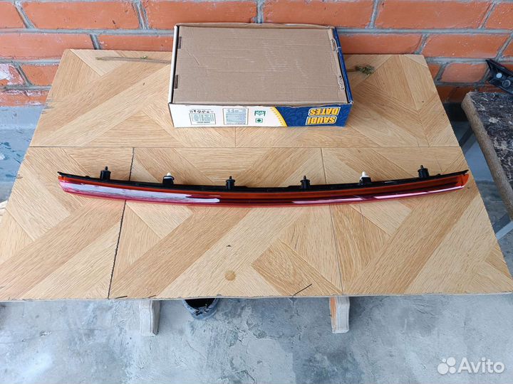 Накладка крышки багажника Kia Rio 4