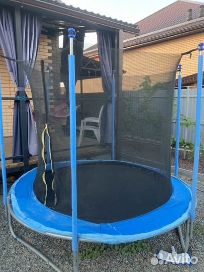 Батут с защитной сеткой