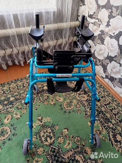 Ходунки специализированые инвалидные