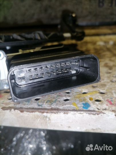 Стеклоподъемник электр. задний правый Volkswagen J