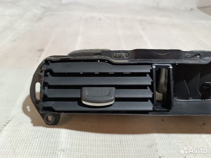 Дефлектор воздушный центральный Ford Mondeo 5