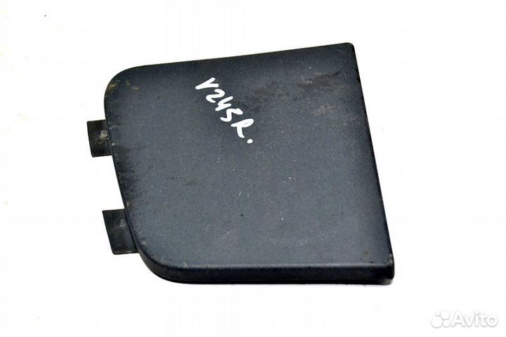 Пластиковая заглушка решетки радиатора, нижняя пра