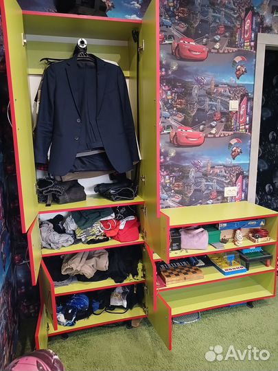 Детская мебель (угловой стол, шкаф, тумба)