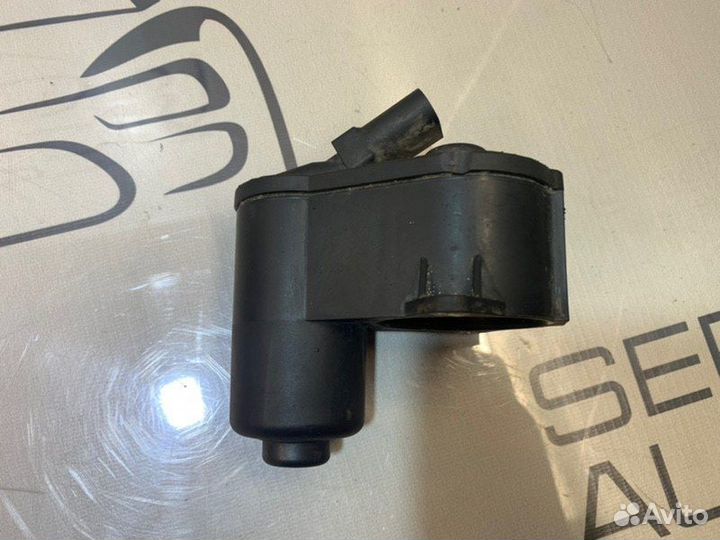 Мотор стояночного тормоза Volkswagen Passat B6 2.0