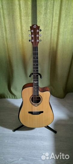 Акустическая гитара