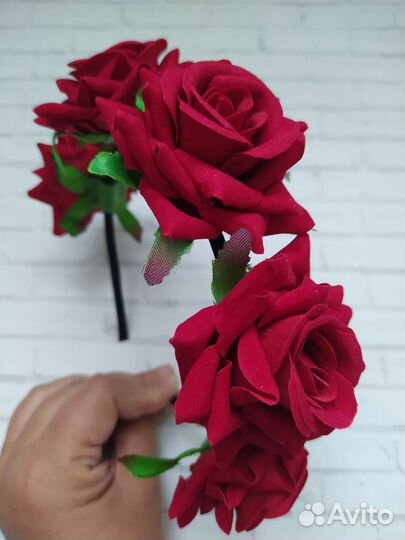 Бархатные розы на ободке