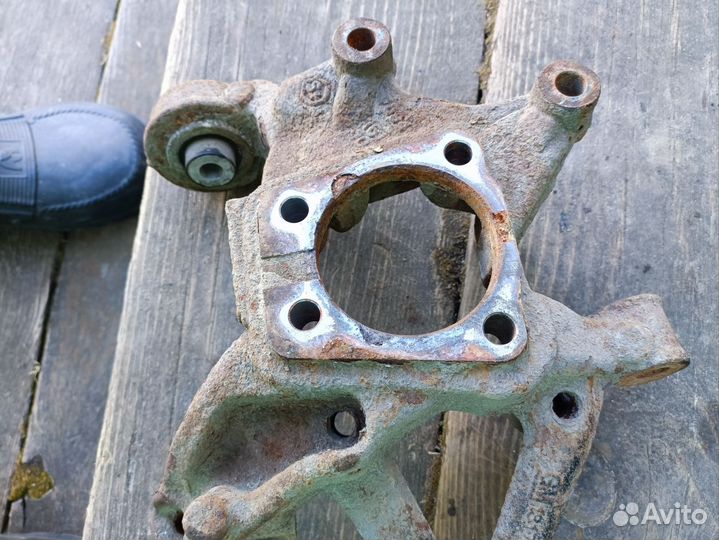 Задняя цапфа(кулак) правая Опель вектра с