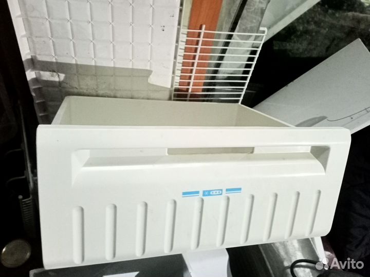 Ящики, полки для холодильника