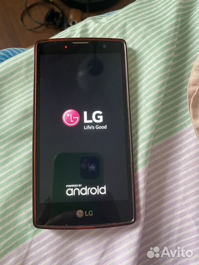 Телефон LG