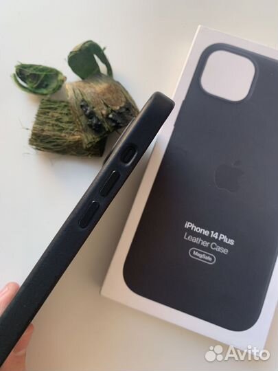 Оригинальный кожаный чехол на iPhone 14 Plus