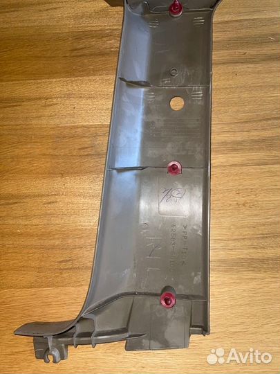 Обшивка стойки кузова задняя правая Toyota Land