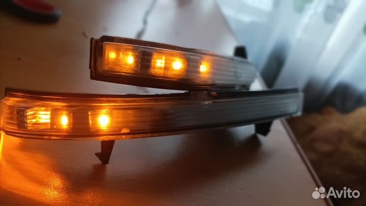 Поворотники на зеркала priora